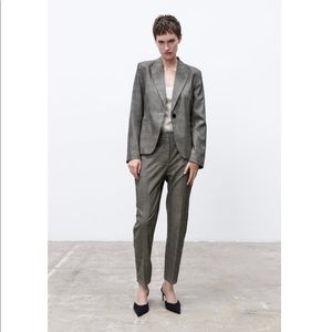 ZARA Tailored Plaid Gray suit jacket blazer size 6